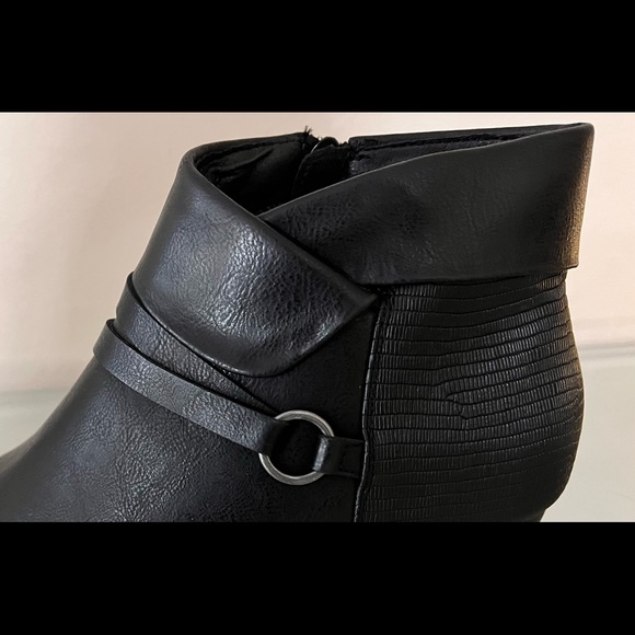 Kim Rogers Black Ankle Booties - Picture 4 of 5